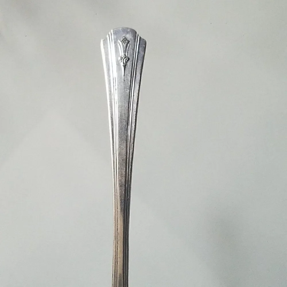 Peerless Oneida Silver Plate 1933 Charmion Pattern Serving Fork 8.25 in